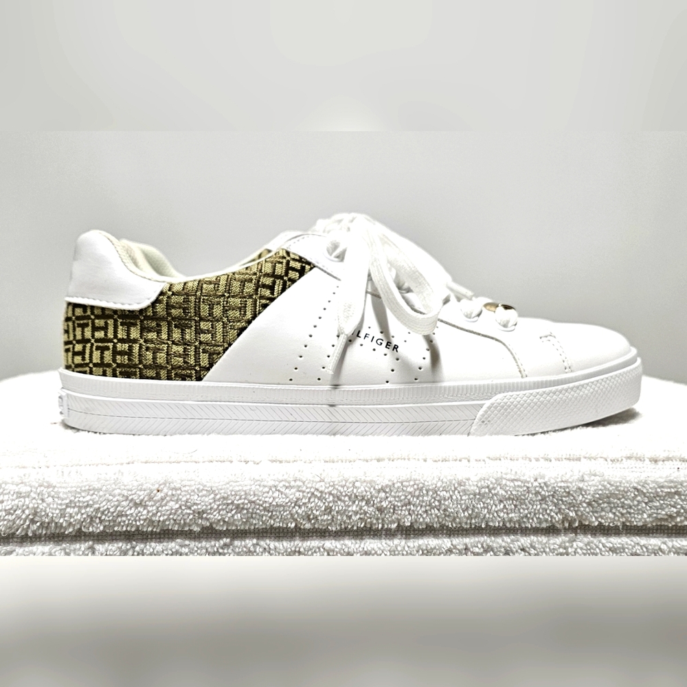 Tommy Hilfiger Women's LORIO Sneaker